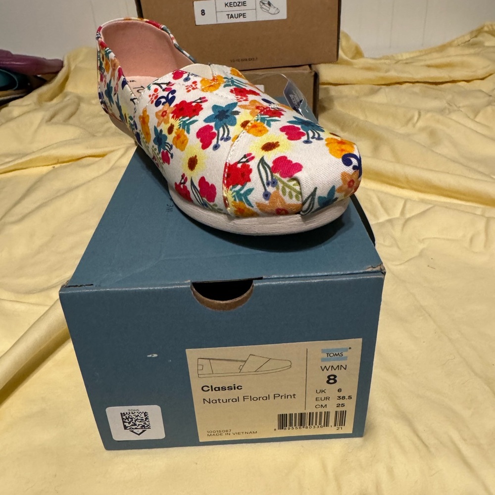 Toms Red and Pink Flats Vibrant Slip-On Shoes - Picture 2 of 2
